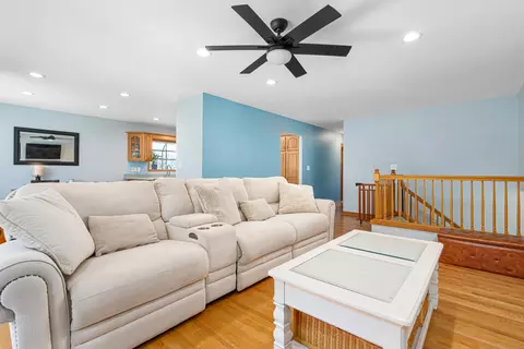 Living - 1945 Oakdale Rd, Hoffman Estates, IL 60169 photo 1 of 2