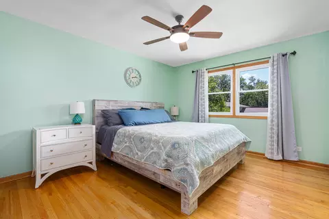 Bedroom - 1945 Oakdale Rd, Hoffman Estates, IL 60169 photo 1 of 3