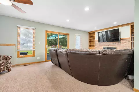 Living - 1945 Oakdale Rd, Hoffman Estates, IL 60169 photo 2 of 2