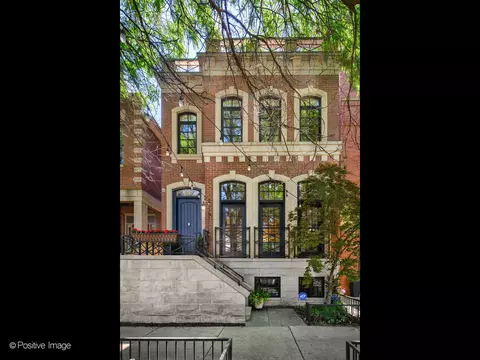 1923 W School St, Chicago, IL 60657