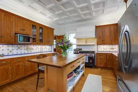 Kitchen - 603 N Wheaton Ave, Wheaton, IL 60187 photo 2 of 4
