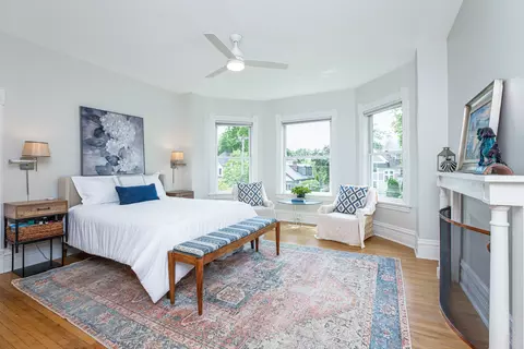 Bedroom - 603 N Wheaton Ave, Wheaton, IL 60187 photo 1 of 5