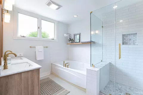 Bath - 603 N Wheaton Ave, Wheaton, IL 60187 photo 2 of 4