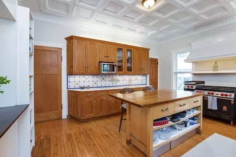 Kitchen - 603 N Wheaton Ave, Wheaton, IL 60187 photo 3 of 4