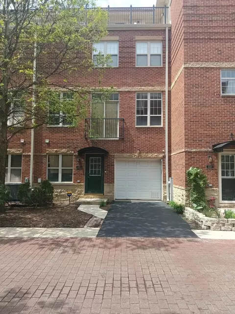 3258 N Pier Ct, Chicago, IL 60618