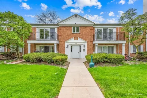 1100 N Farnsworth Ave #2E, Aurora, IL 60505