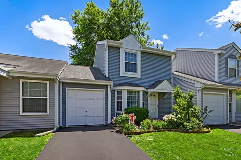 3347 Greenwich Ln, Island Lake, IL 60042