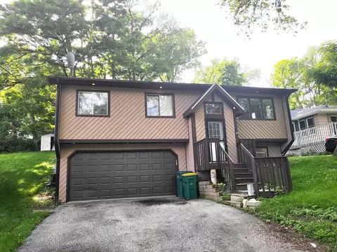 26 S Maple Ave, Fox Lake, IL 60020