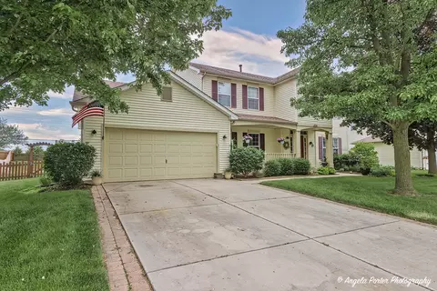 3214 Almond Ln, Mchenry, IL 60051
