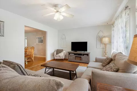 1430 Meyer Rd, Hoffman Estates, IL 60169 photo 3