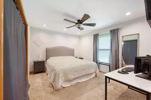 1430 Meyer Rd, Hoffman Estates, IL 60169 photo 12