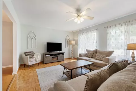 1430 Meyer Rd, Hoffman Estates, IL 60169 photo 4