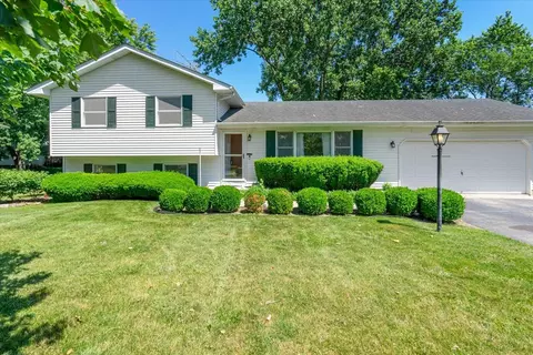 1258 Bunker St, Woodstock, IL 60098