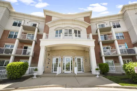 701 W Rand Rd #132, Arlington Heights, IL 60005
