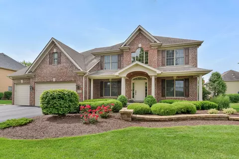 820 Sunflower Dr, Geneva, IL 60134