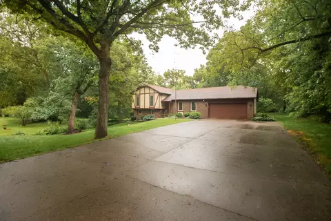 7943 W Bordeaux Dr, Dixon, IL 61021
