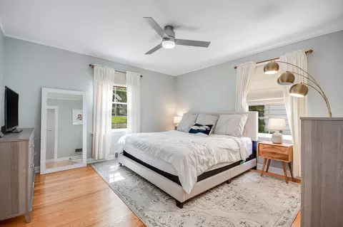 1018 N Cross St, Wheaton, IL 60187 photo 9