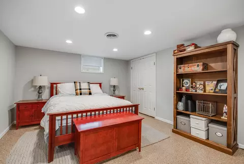 1018 N Cross St, Wheaton, IL 60187 photo 17