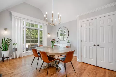 1018 N Cross St, Wheaton, IL 60187 photo 5