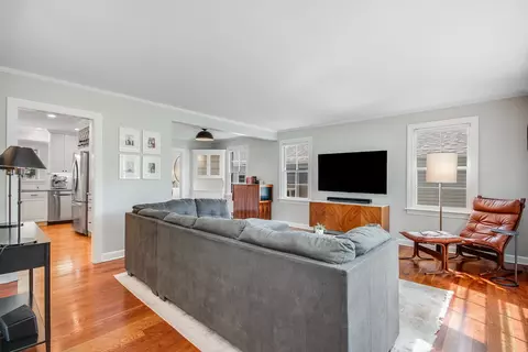 1018 N Cross St, Wheaton, IL 60187 photo 6