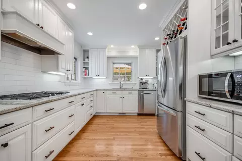 1018 N Cross St, Wheaton, IL 60187 photo 4
