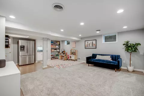 1018 N Cross St, Wheaton, IL 60187 photo 16