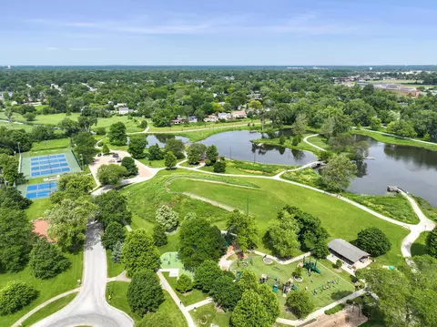 1018 N Cross St, Wheaton, IL 60187 photo 36
