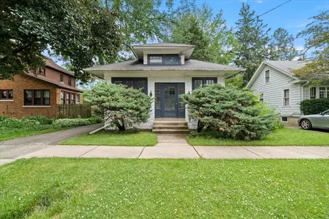 723 Palace St, Aurora, IL 60506