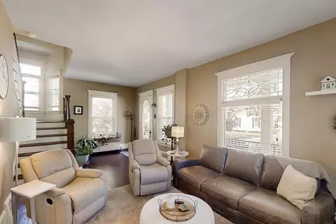 Living - 609 E Monroe St, Bloomington, IL 61701 photo 3 of 3