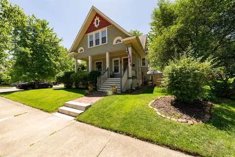 609 E Monroe St, Bloomington, IL 61701