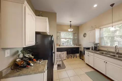 Kitchen - 609 E Monroe St, Bloomington, IL 61701 photo 2 of 3