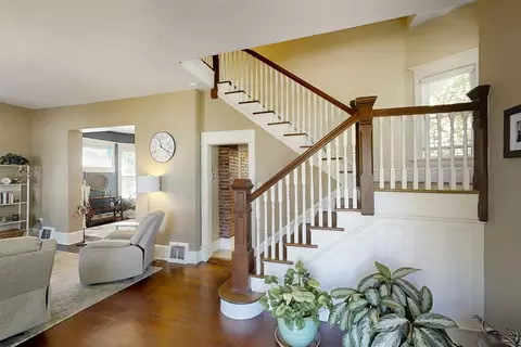Entry Way - 609 E Monroe St, Bloomington, IL 61701 photo 1 of 8