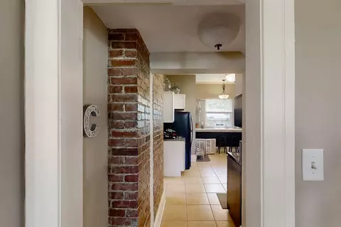 Entry Way - 609 E Monroe St, Bloomington, IL 61701 photo 4 of 8