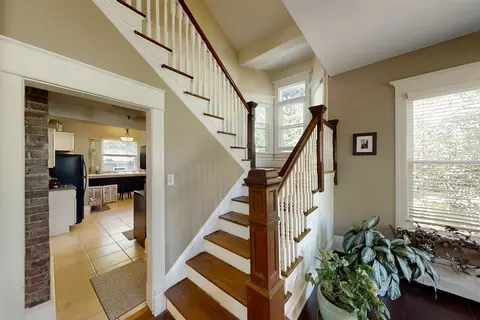Entry Way - 609 E Monroe St, Bloomington, IL 61701 photo 5 of 8