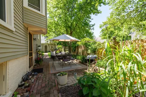 Exterior - 609 E Monroe St, Bloomington, IL 61701 photo 7 of 13