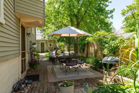 Exterior - 609 E Monroe St, Bloomington, IL 61701 photo 6 of 13