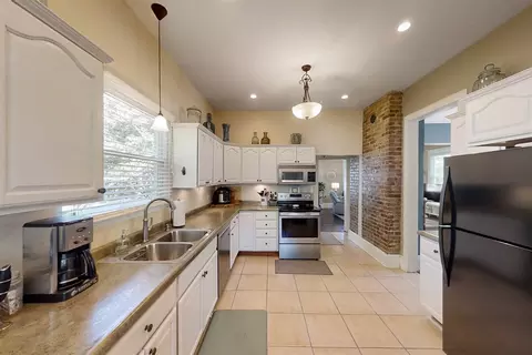 Kitchen - 609 E Monroe St, Bloomington, IL 61701 photo 3 of 3