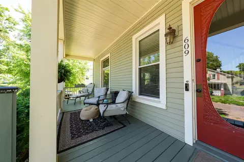Exterior - 609 E Monroe St, Bloomington, IL 61701 photo 5 of 13