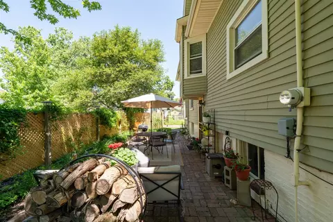 Exterior - 609 E Monroe St, Bloomington, IL 61701 photo 8 of 13