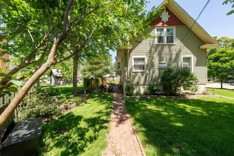 Exterior - 609 E Monroe St, Bloomington, IL 61701 photo 10 of 13