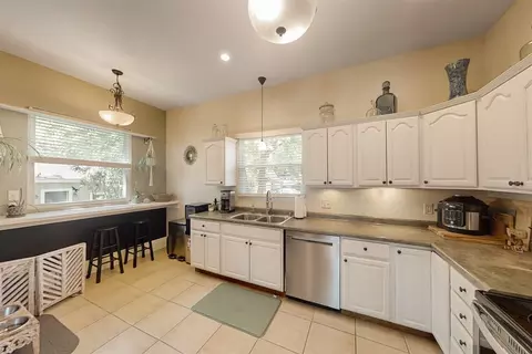 Kitchen - 609 E Monroe St, Bloomington, IL 61701 photo 1 of 3