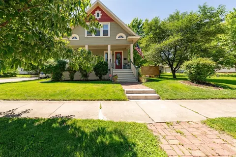 Exterior - 609 E Monroe St, Bloomington, IL 61701 photo 2 of 13