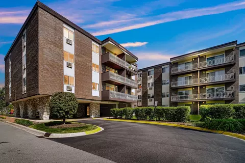 1311 S Finley Rd #207, Lombard, IL 60148