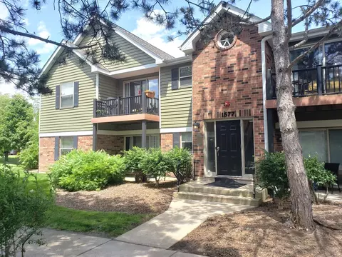 1577 Raymond Dr #201, Naperville, IL 60563