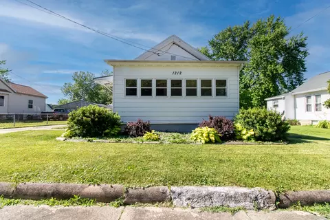 1212 W Elm St, Bloomington, IL 61701