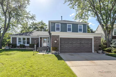 2 Cobblestone Ct, Buffalo Grove, IL 60089