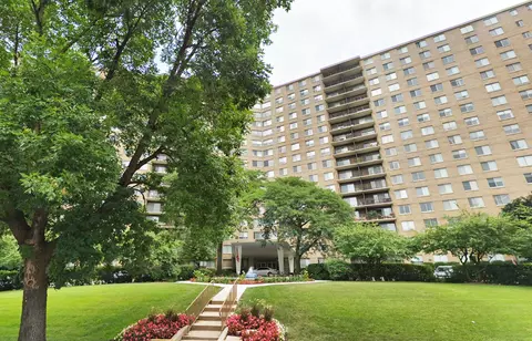 7033 N Kedzie Ave #411, Chicago, IL 60645