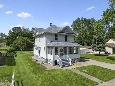 302 W Adams St, Manteno, IL 60950