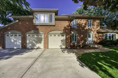 7215 Main St, Downers Grove, IL 60516