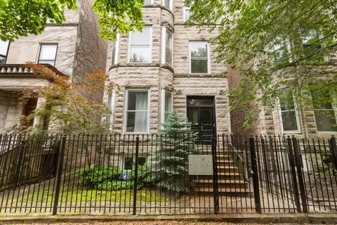 927 W Newport Ave #2, Chicago, IL 60657